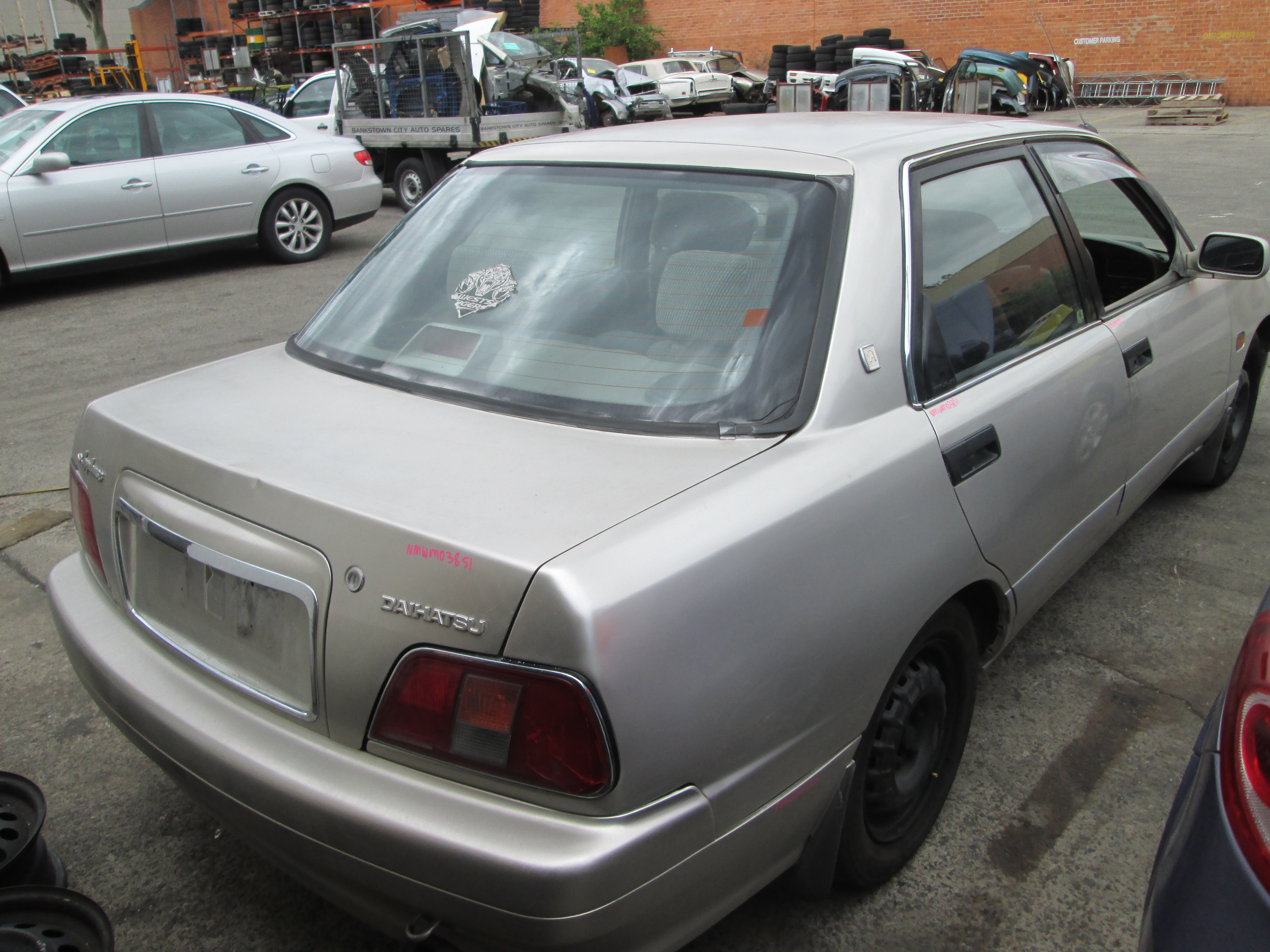   Wrecking Daihatsu Applause  1 6i M Gold for spare car 